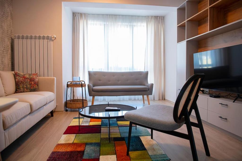 New York: A Spacious Modern With Parking Apartament *
