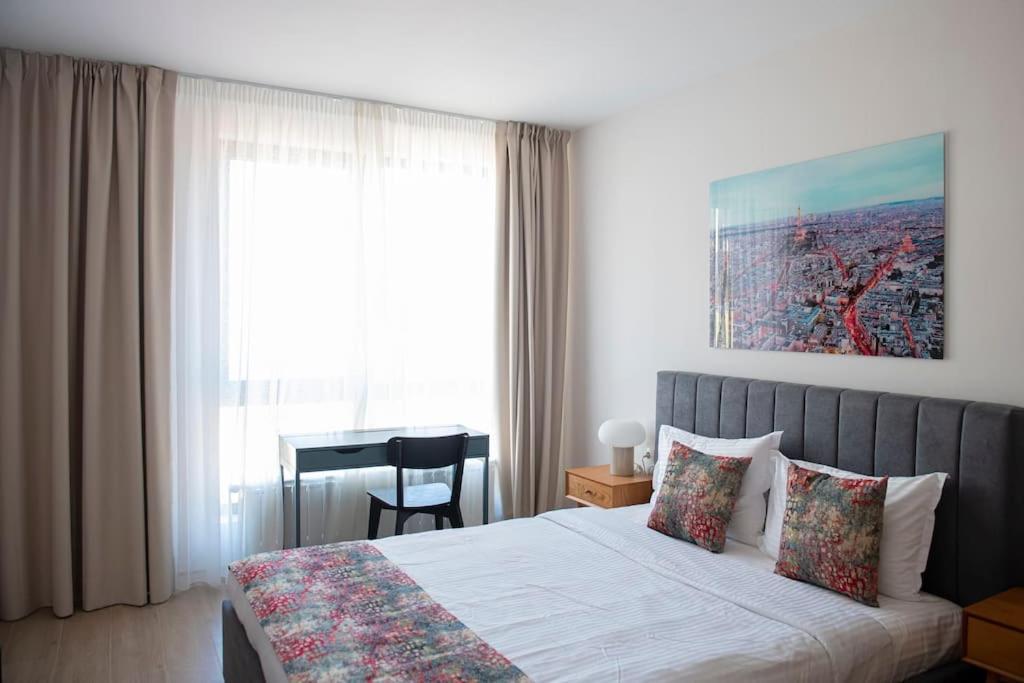 Apartament New York: A Spacious Modern With Parking