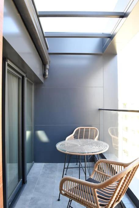 New York: A Spacious Modern With Parking Apartament