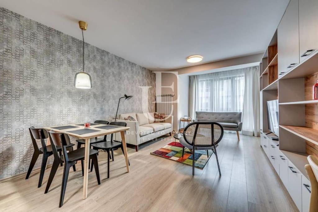 Apartment New York: A Spacious Modern With Parking Sofia
